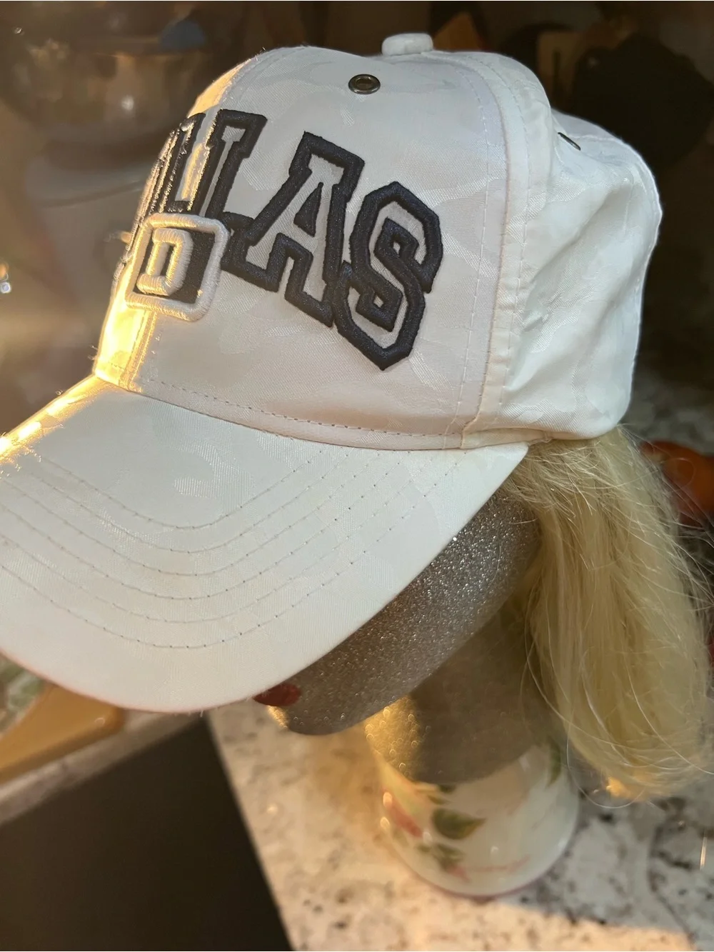 Embroidered White Dallas Cowboys Cap with Navy Logo EXCELLENT condition